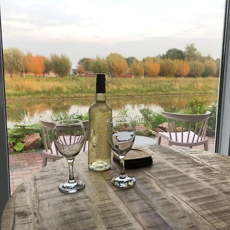 B&B Snurk Stiens, Fijn Verblijf Aan Open Vaarwater Exterior photo