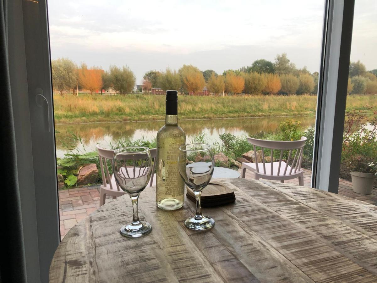 B&B Snurk Stiens, Fijn Verblijf Aan Open Vaarwater Exterior photo